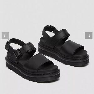 Dr. Martens Women’s Voss Leather Sandal - Size 9. Great condition!